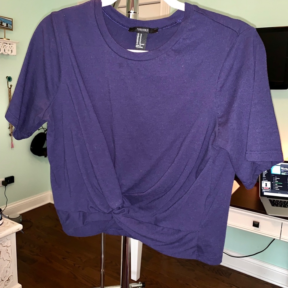 Cropped navy shirt